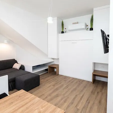 Apartma J.e.z. *